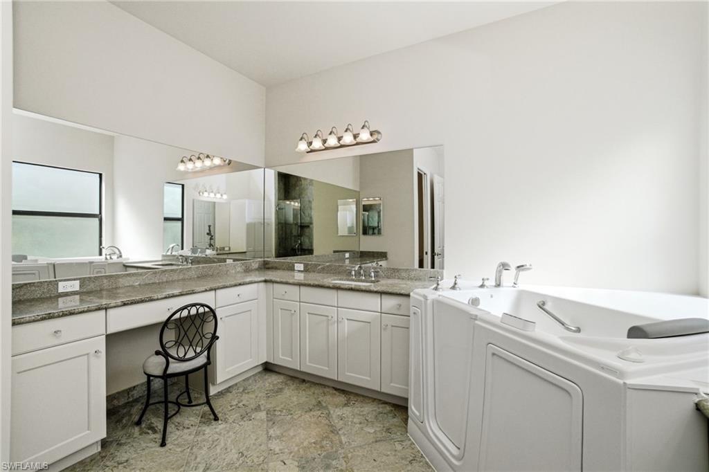 3098 Hudson Ter Property Photo 12