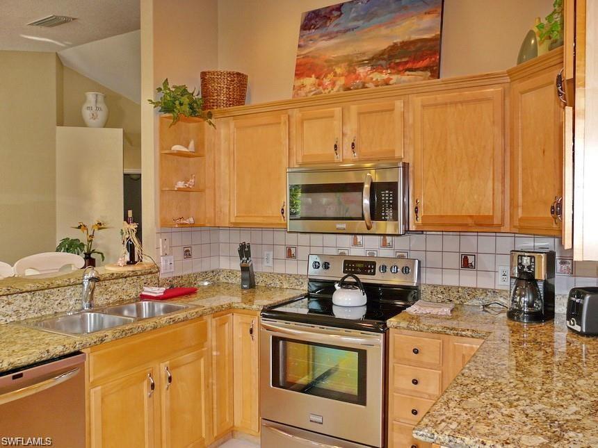 264 Castaways St Property Photo 6