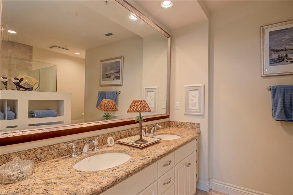5068 Annunciation Cir 4203 Property Photo 13