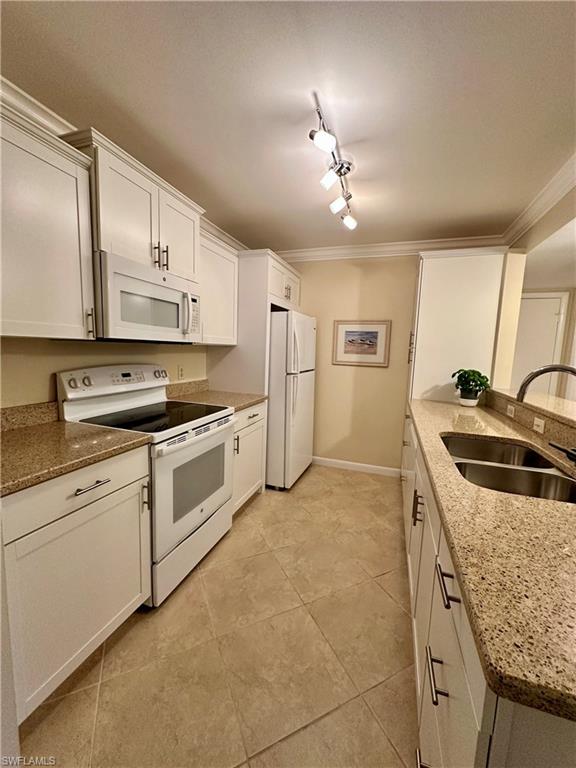 555 Park Shore Dr B205 Property Photo 12