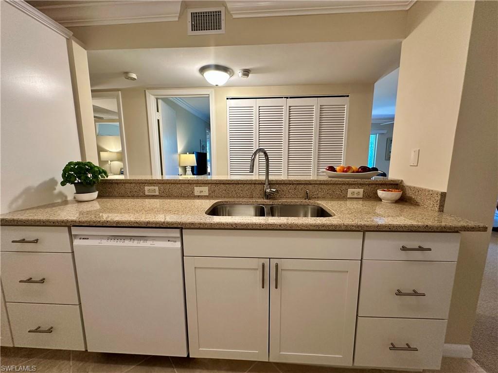 555 Park Shore Dr B205 Property Photo 13
