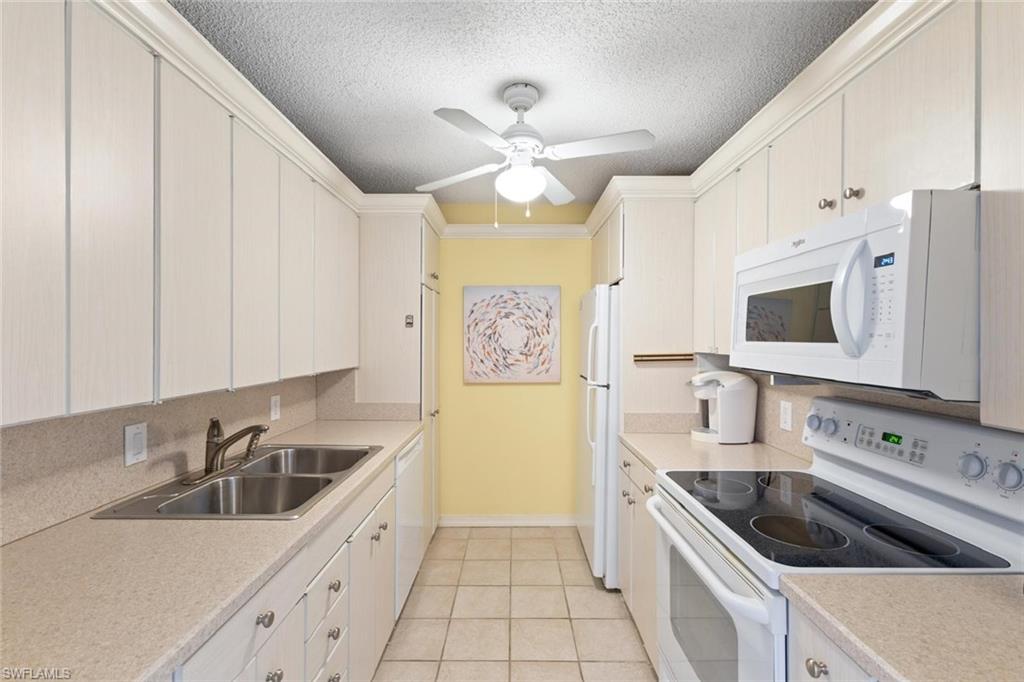 555 Park Shore DR B302 Property Photo 1