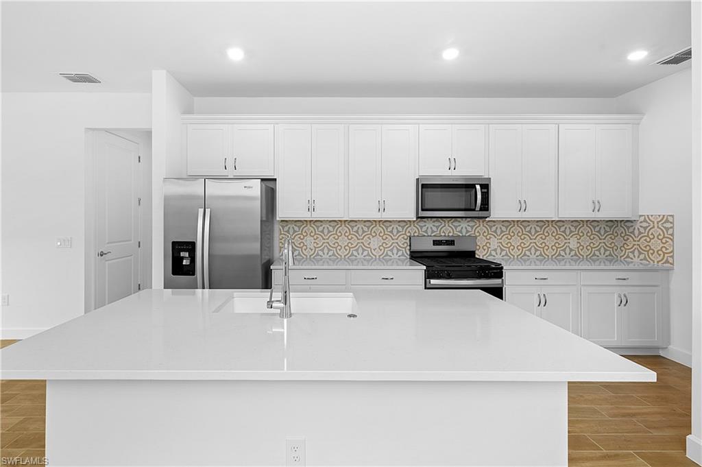 20593 Pebble Glen Dr Property Photo 9
