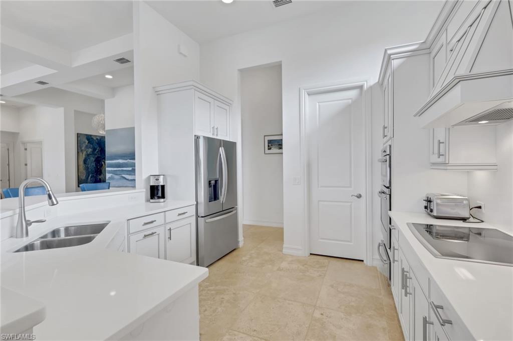 6685 Costa Cir Property Photo 8