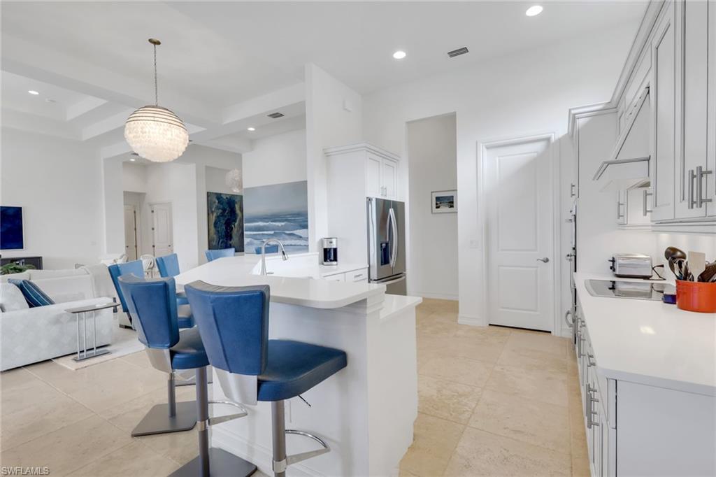 6685 Costa Cir Property Photo 9
