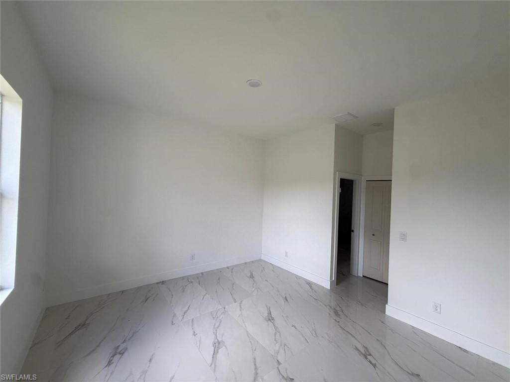 1089 Eisenhower Blvd Property Photo 10