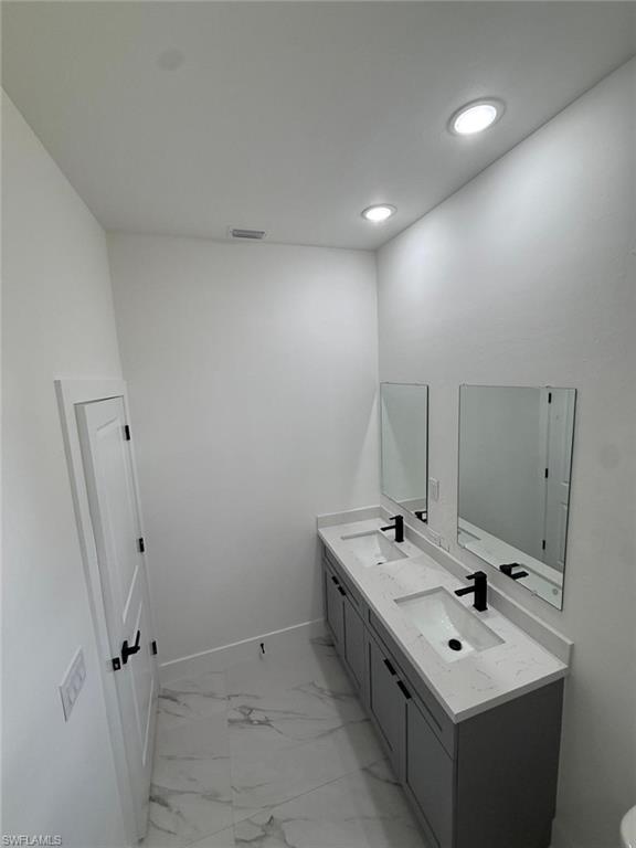 1089 Eisenhower Blvd Property Photo 12