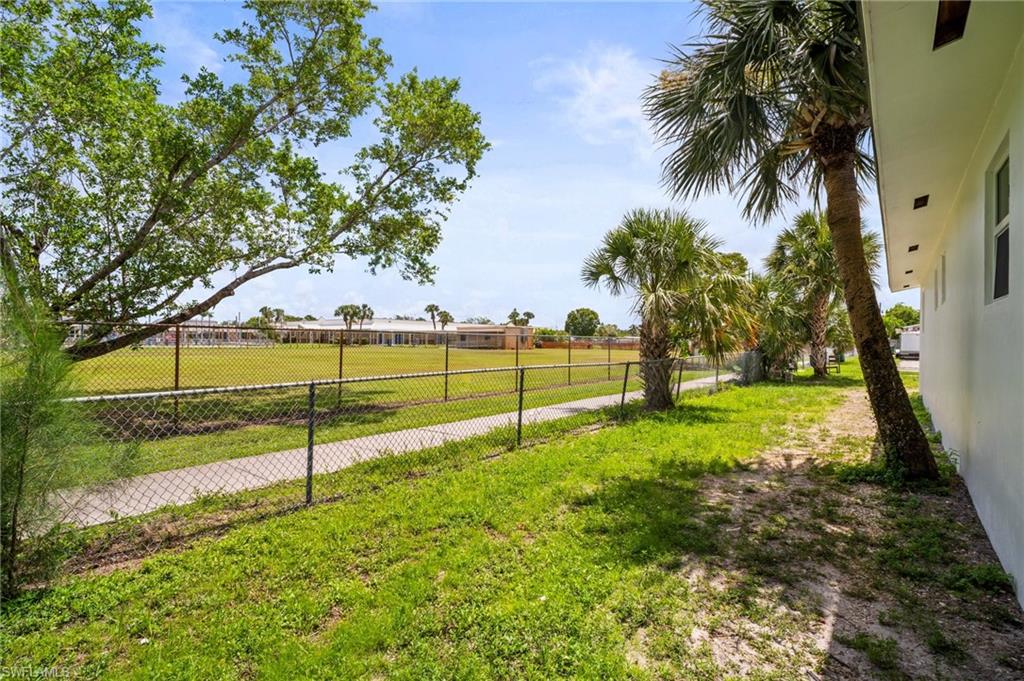 2316 Bayside St Property Photo 5
