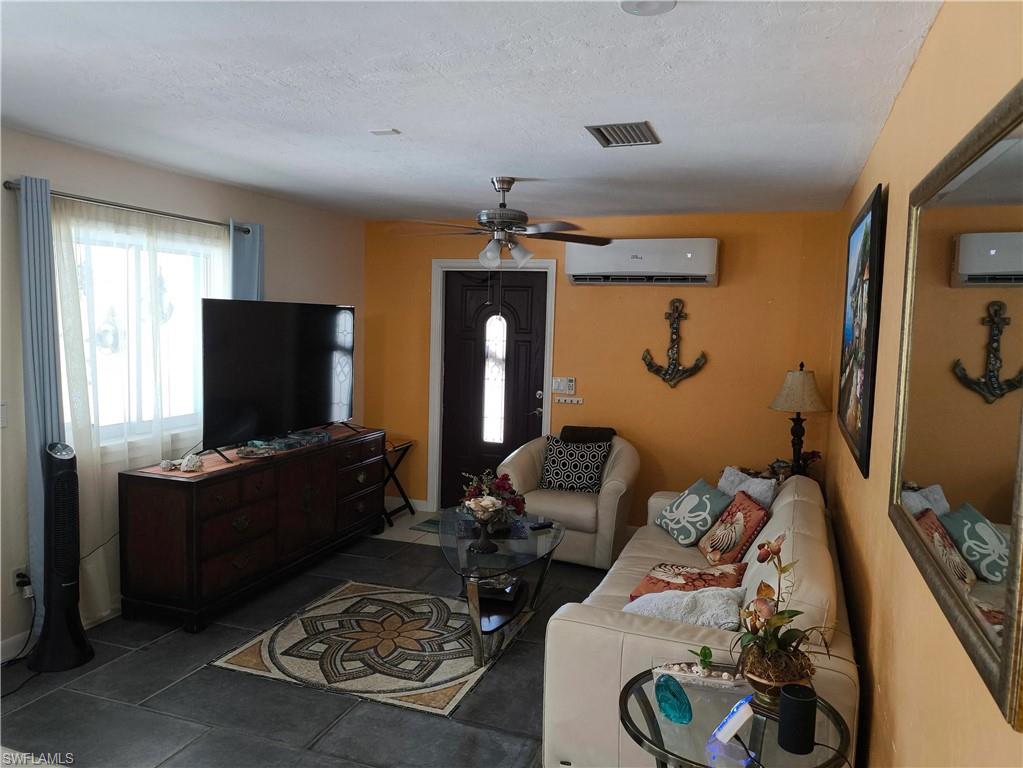 618 107th Ave N Property Photo 5