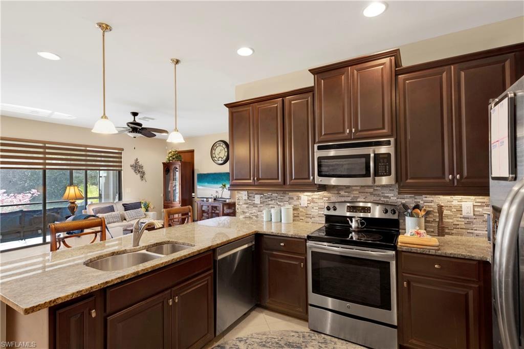 15116 Summit Place Cir 213 Property Photo 13
