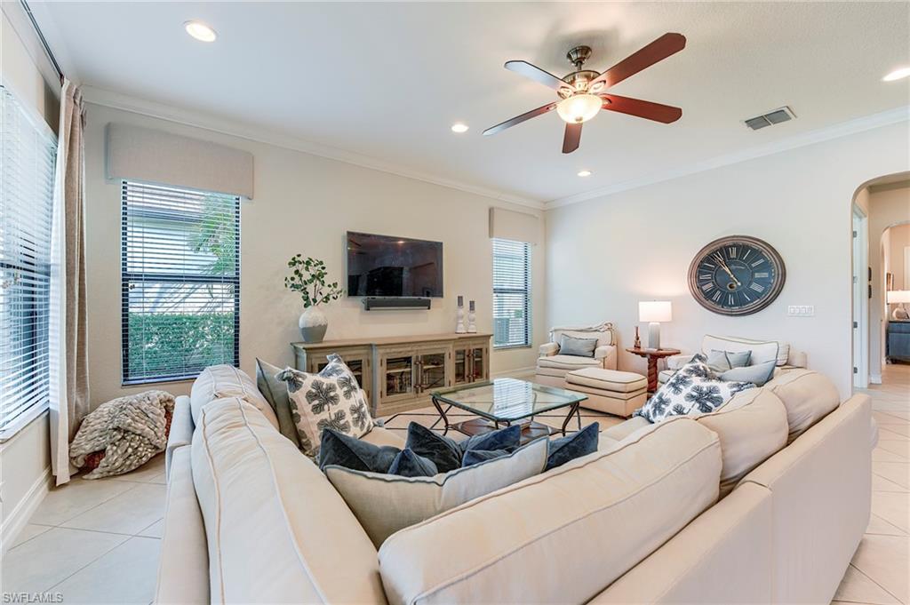 9335 Woodhurst Dr Property Photo 3