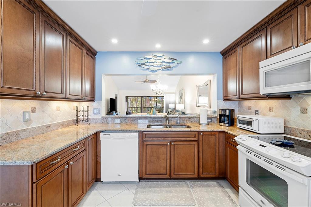 6900 Dennis Cir J-205 Property Photo 2