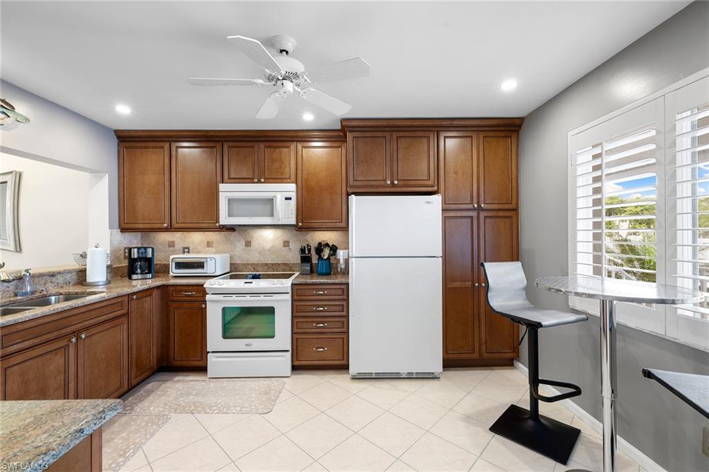 6900 Dennis Cir J-205 Property Photo 25