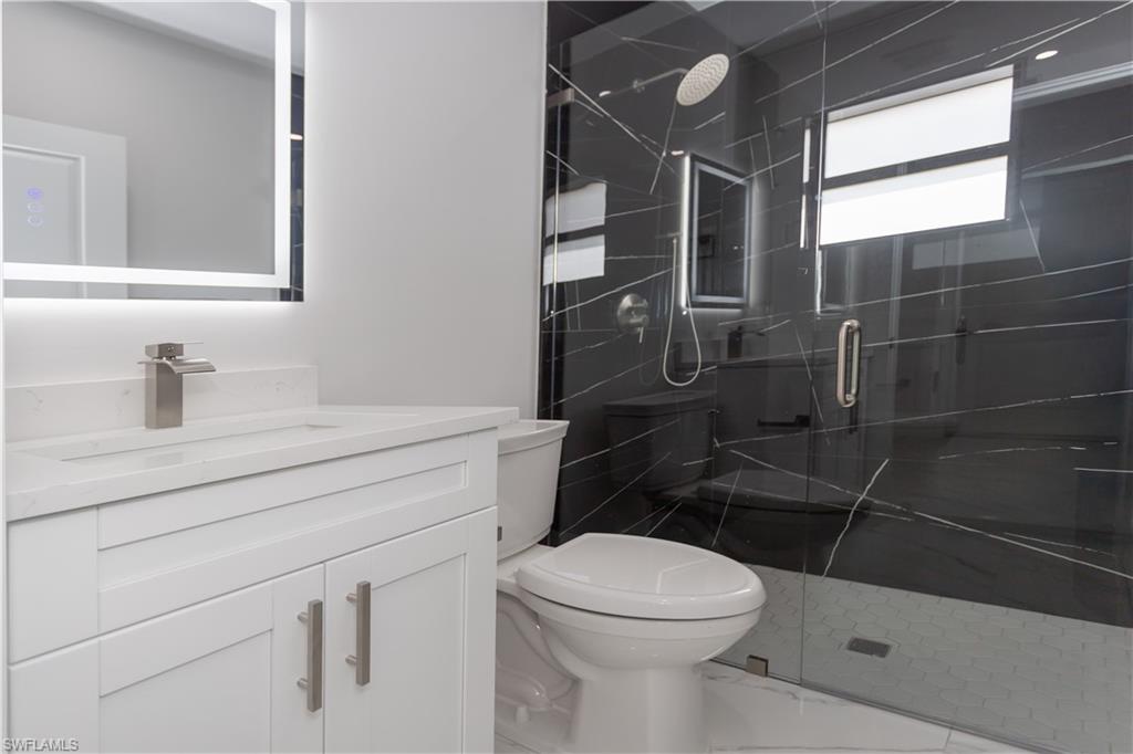 733 Phelps St E Property Photo 5