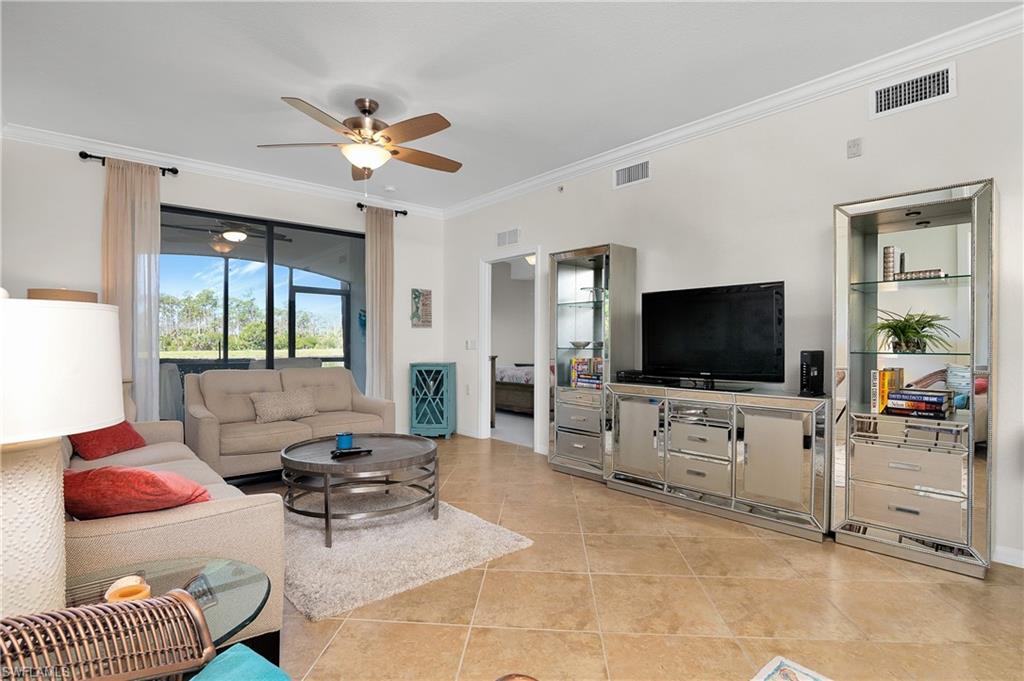 9719 Acqua Ct 214 Property Photo 3