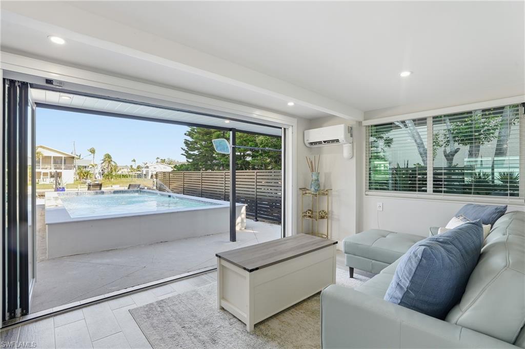 239 Curlew St Property Photo 11