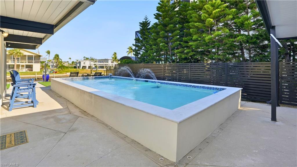 239 Curlew St Property Photo 32