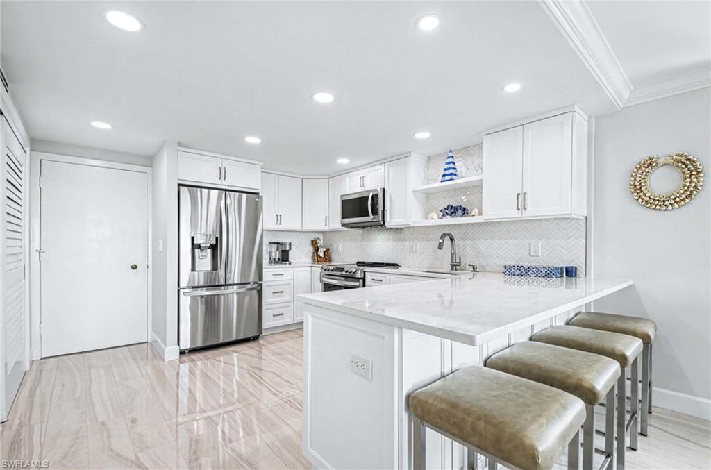 2150 Gulf Shore Blvd N 605 Property Photo 10