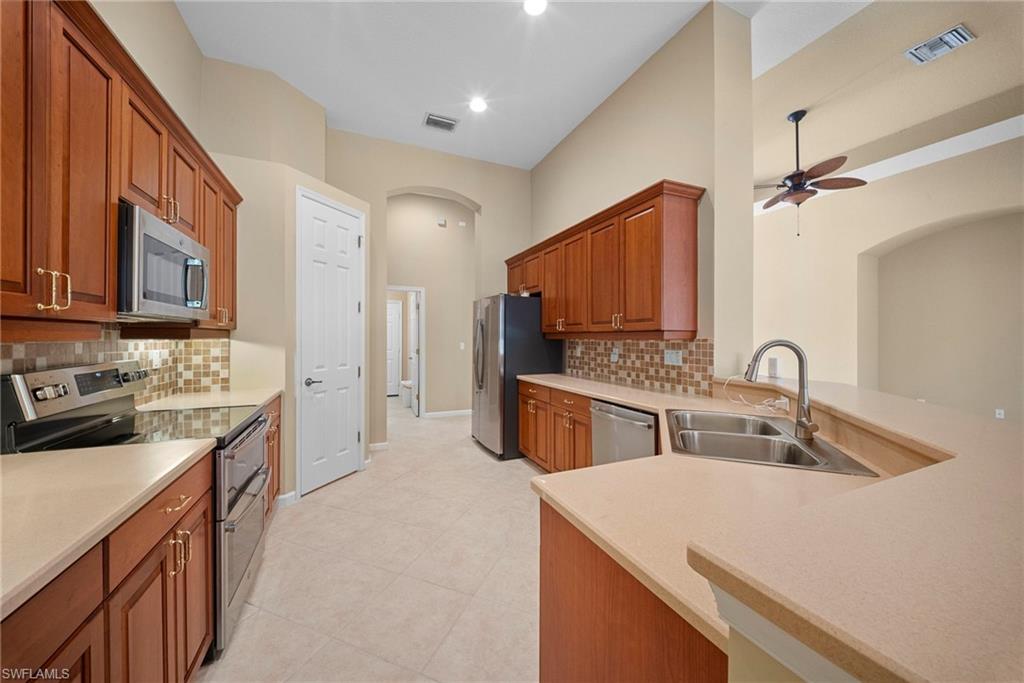 7914 Founders Cir Property Photo 4