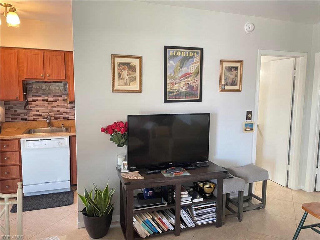 240 Collier Blvd D7 Property Photo 6