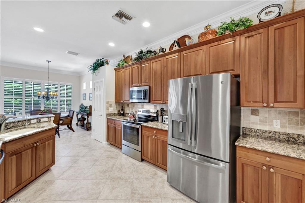 16208 Parque Ln Property Photo 8