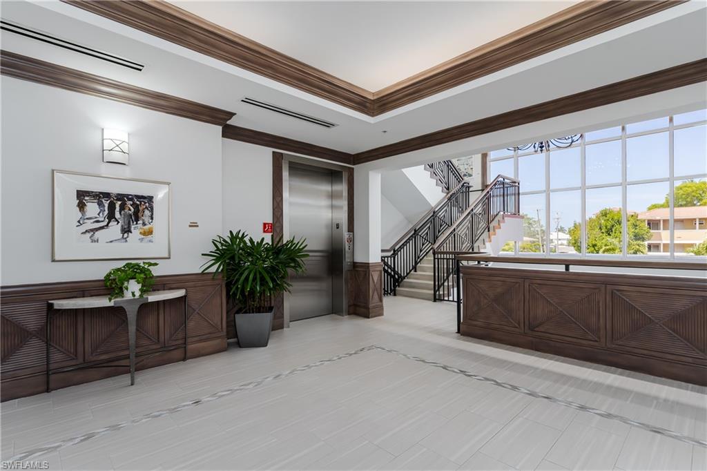 599 Tamiami Trl N 200 Property Photo 3