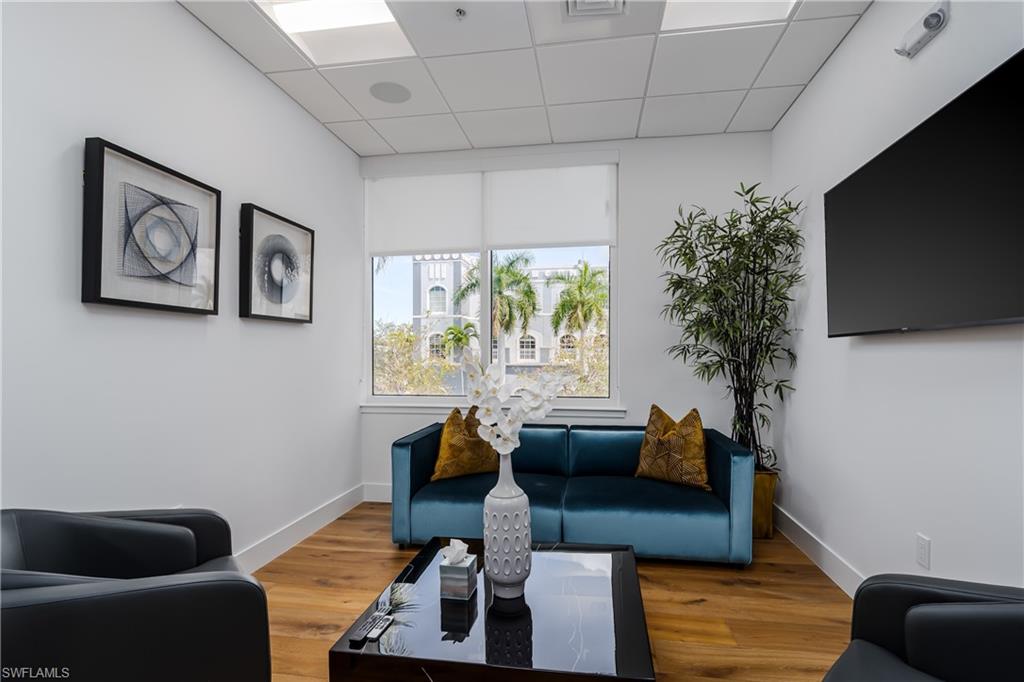 599 Tamiami Trl N 200 Property Photo 10