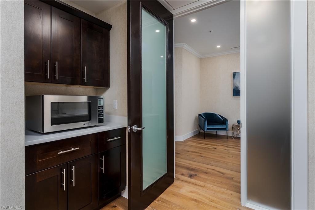 599 Tamiami Trl N 200 Property Photo 15