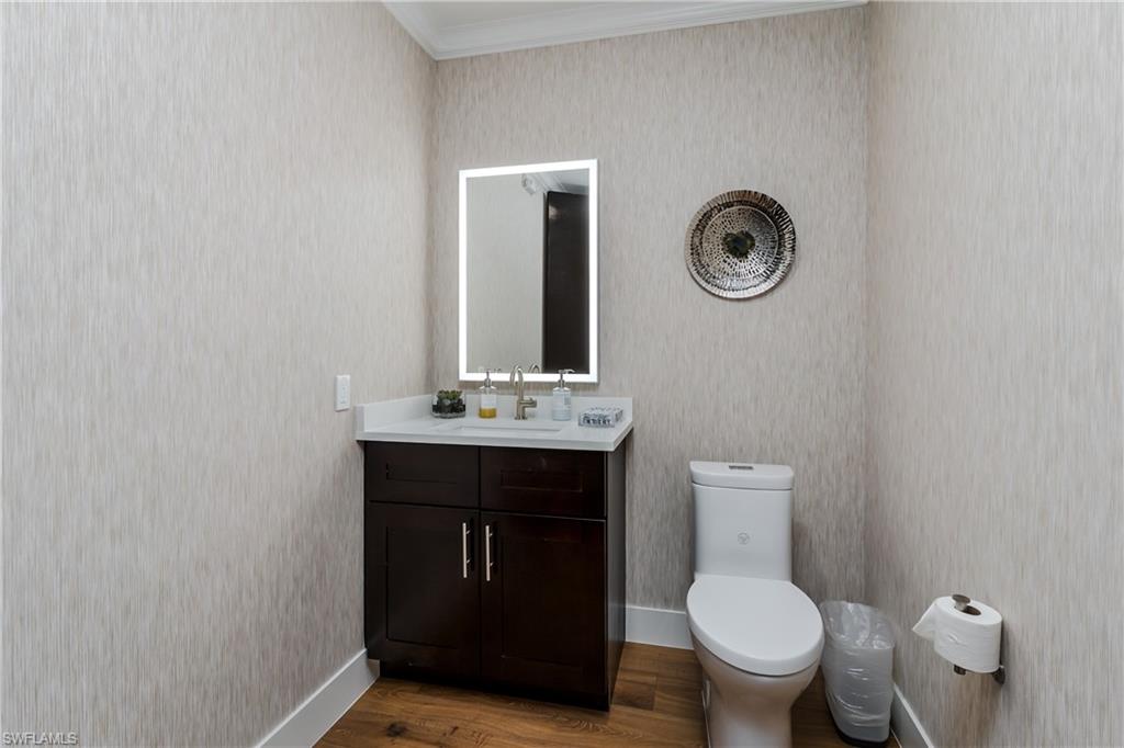 599 Tamiami Trl N 200 Property Photo 16