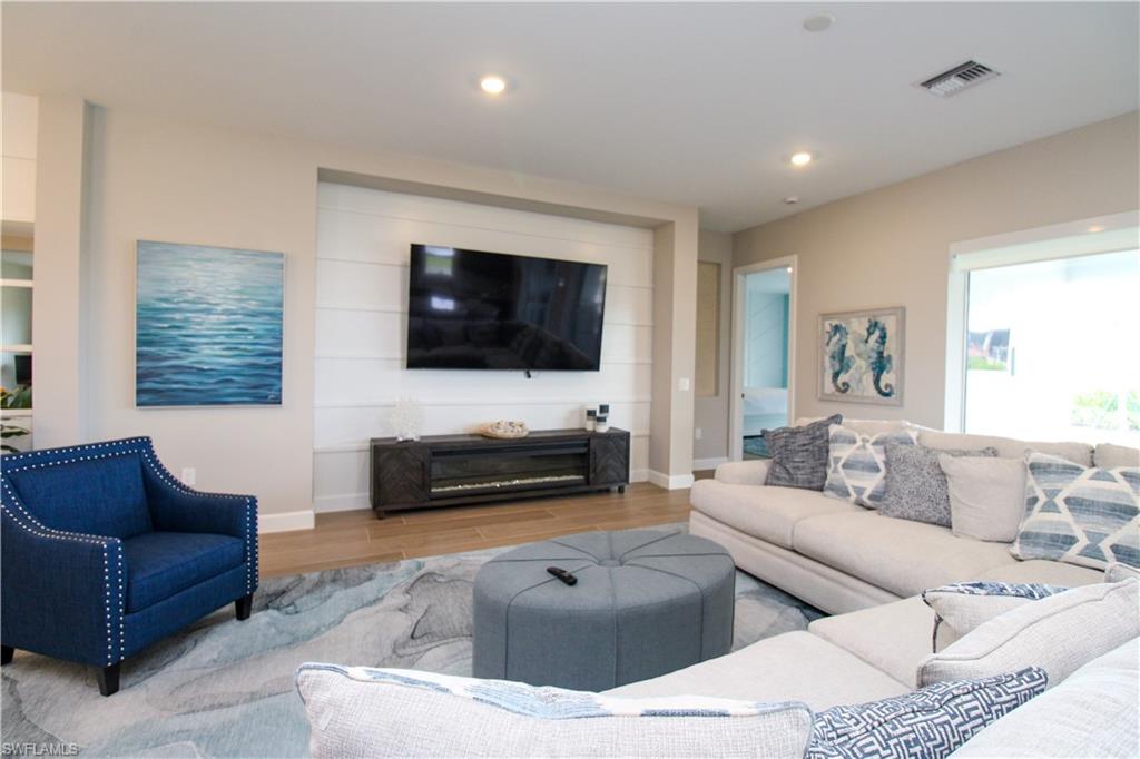 15765 Cortina St Property Photo 4