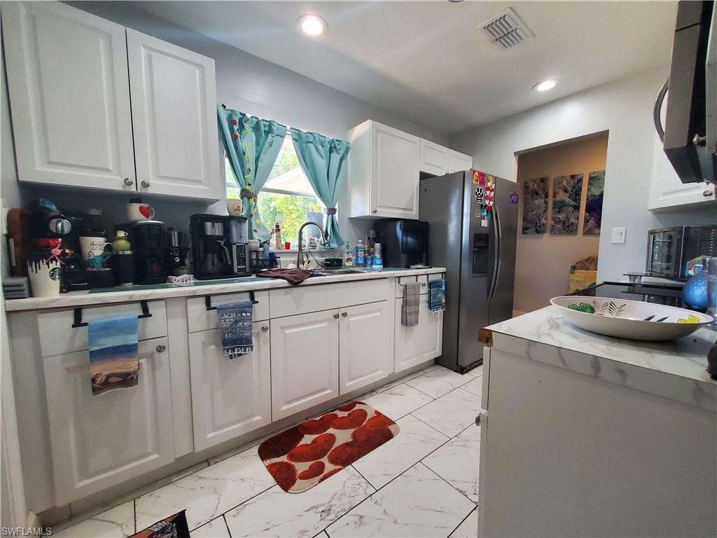306 Hollywood St Property Photo 4