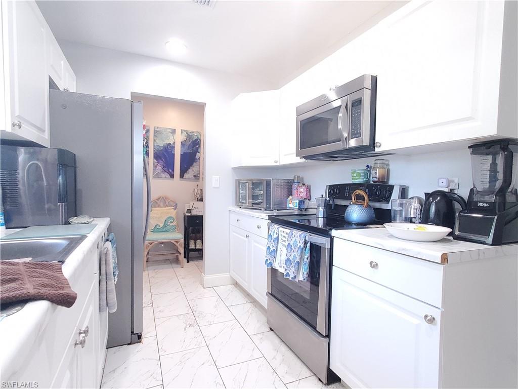 306 Hollywood St Property Photo 5