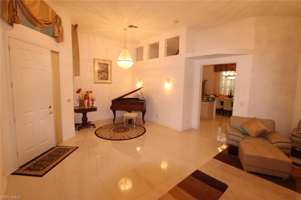 8526 Pepper Tree Way Property Photo 5