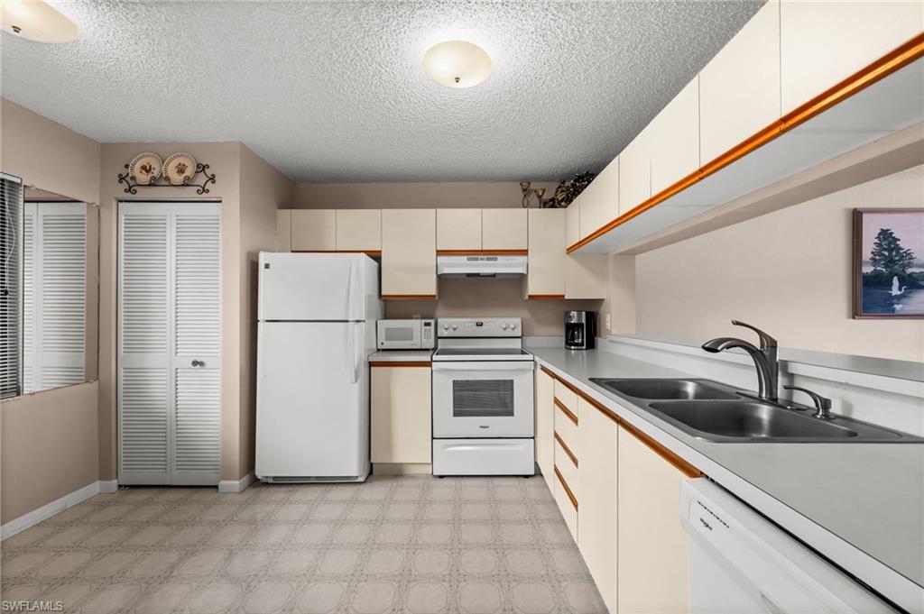5784 Deauville Cir B103 Property Photo 6