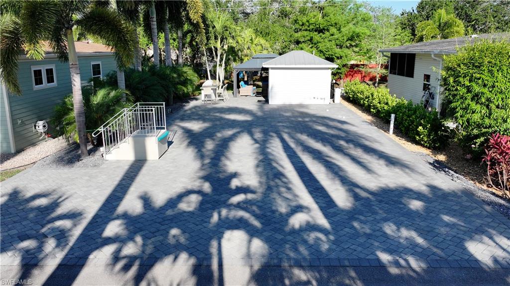 5740 Maplewood CT Property Photo 1