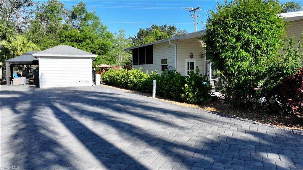 5740 Maplewood Ct Property Photo 4