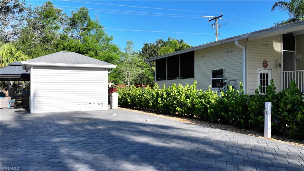 5740 Maplewood Ct Property Photo 7