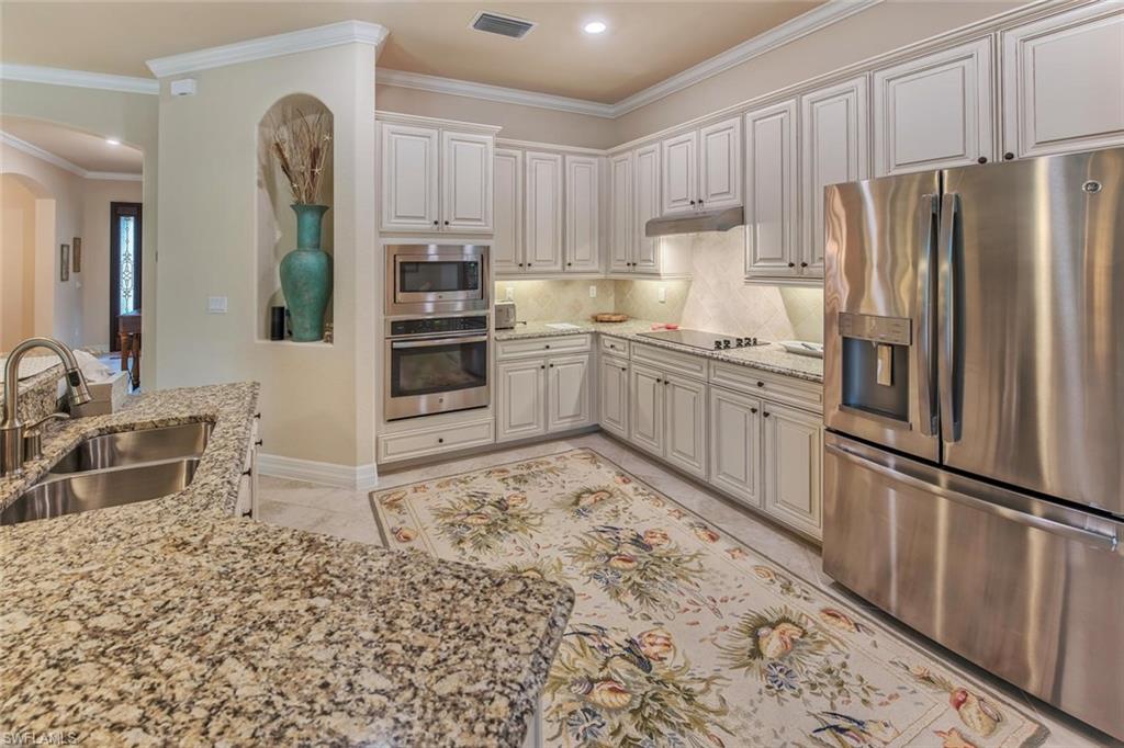 9387 Vercelli Ct Property Photo 7