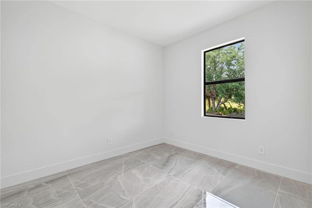 2524 70th St W Property Photo 16