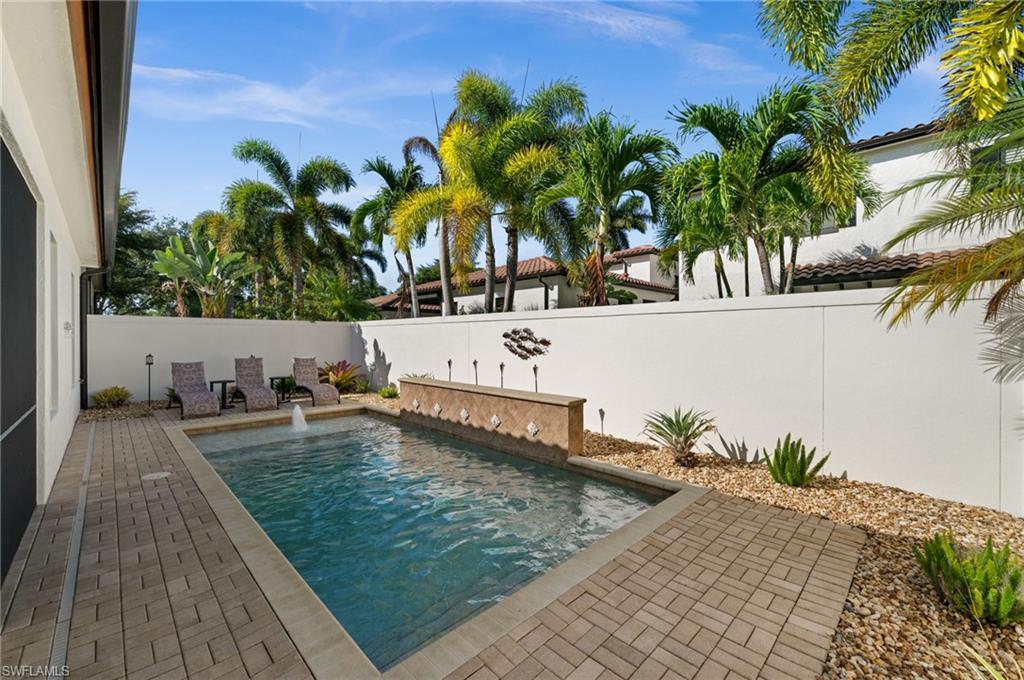 8000 Cordoba Pl Property Photo 3