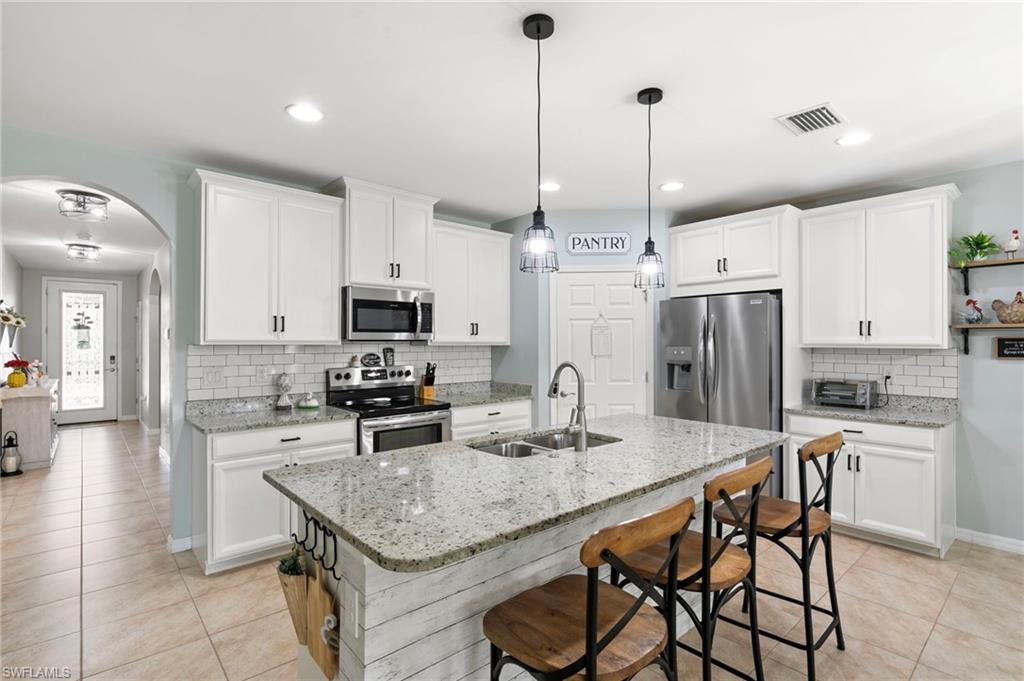 3215 Birchin Ln Property Photo 4