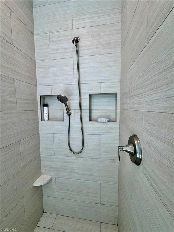 1084 Whiteheart Ct Property Photo 28