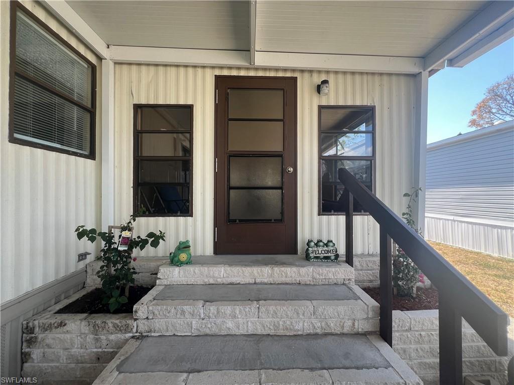 573 Cape Florida Ln Property Photo 3
