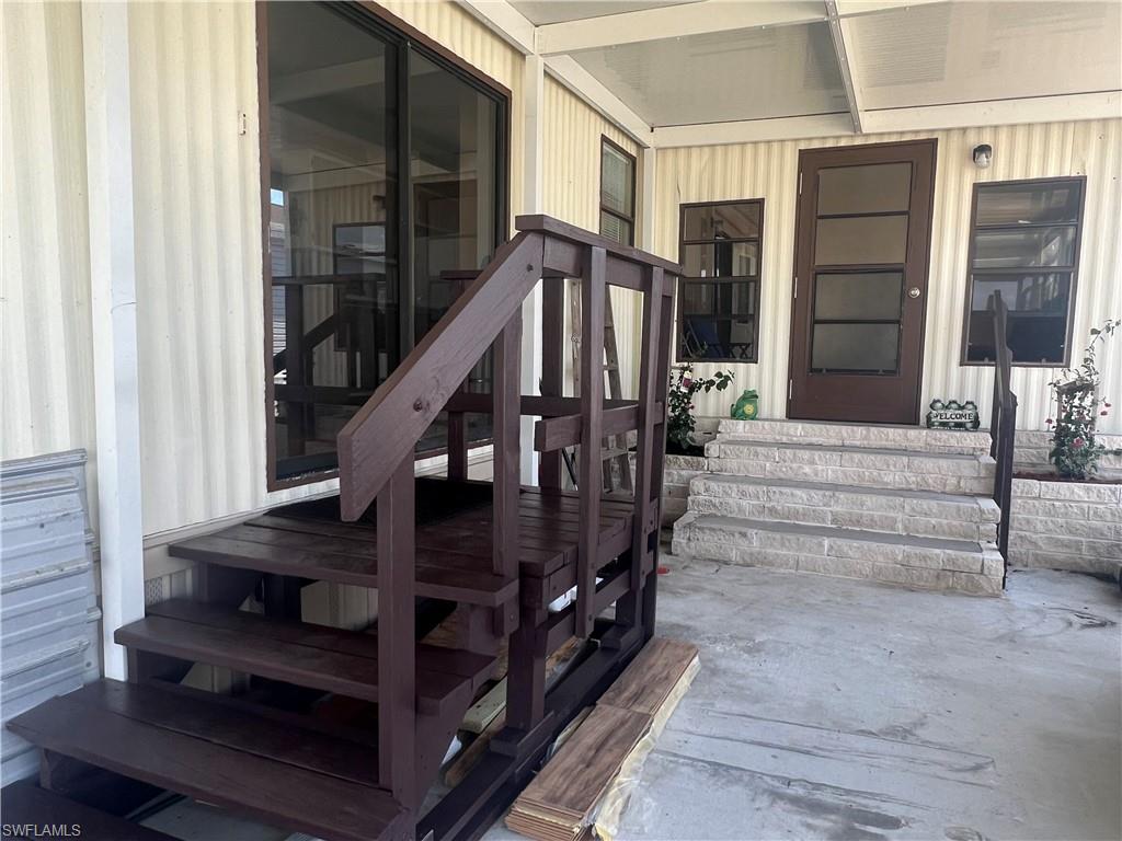 573 Cape Florida Ln Property Photo 4