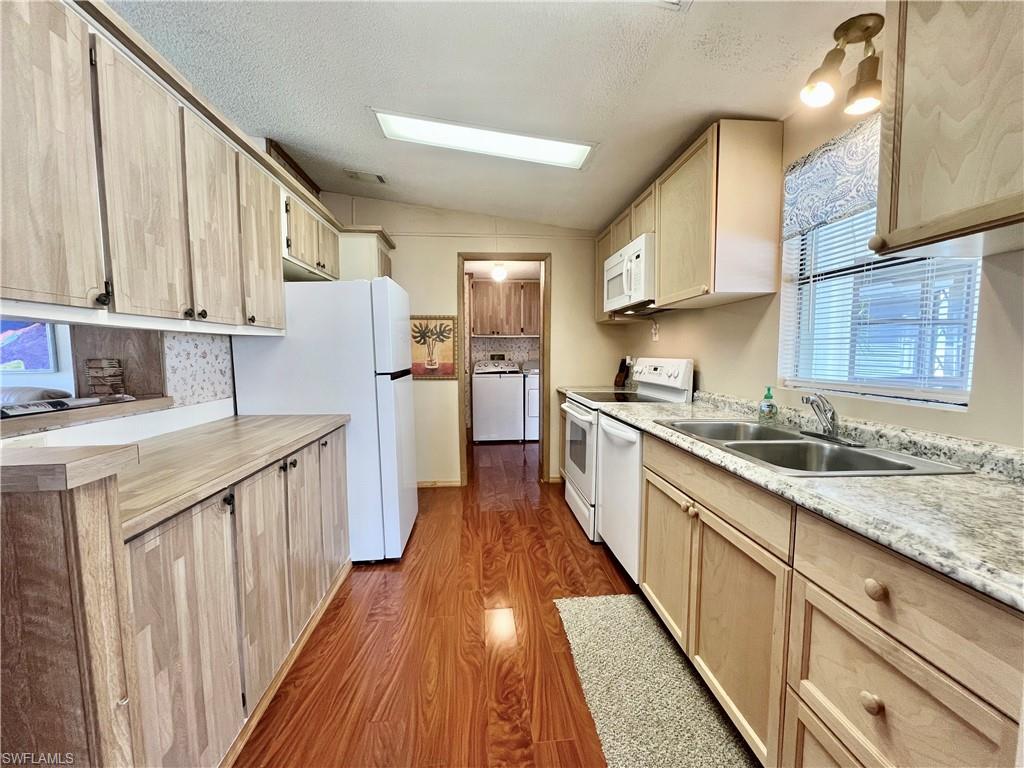 573 Cape Florida Ln Property Photo 5