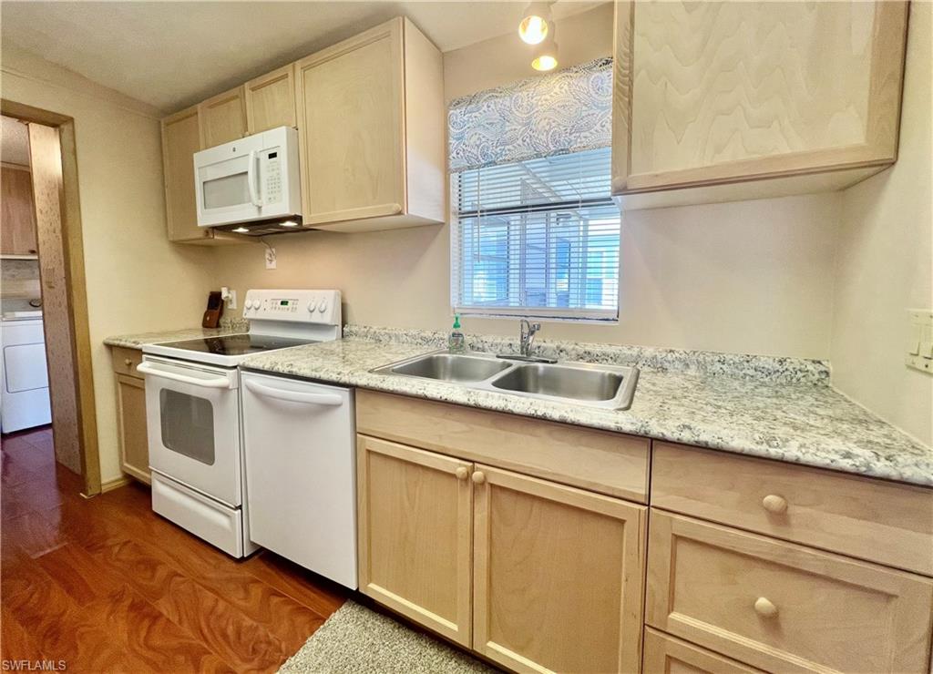 573 Cape Florida Ln Property Photo 6