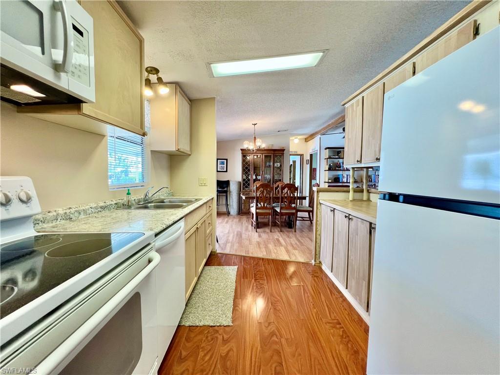 573 Cape Florida Ln Property Photo 7