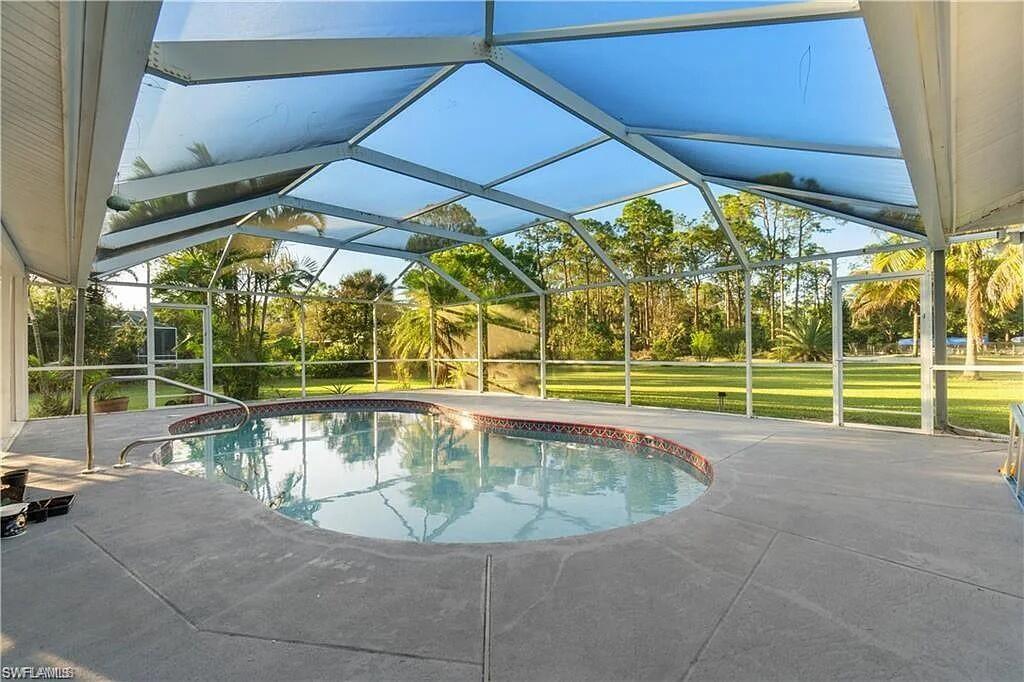 6011 Sea Grass Ln Property Photo 6