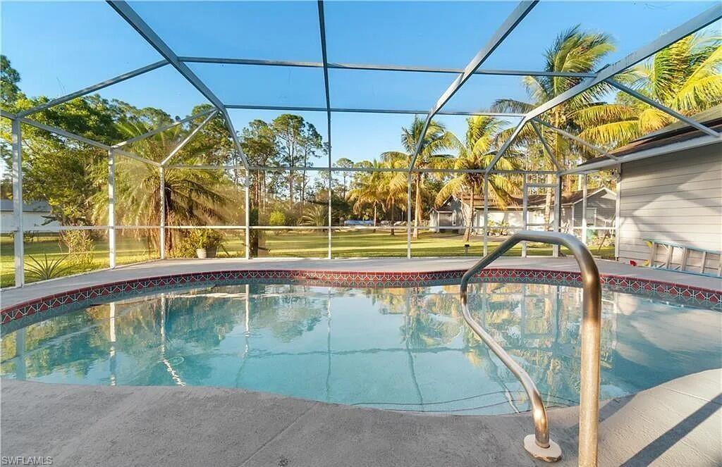 6011 Sea Grass Ln Property Photo 7