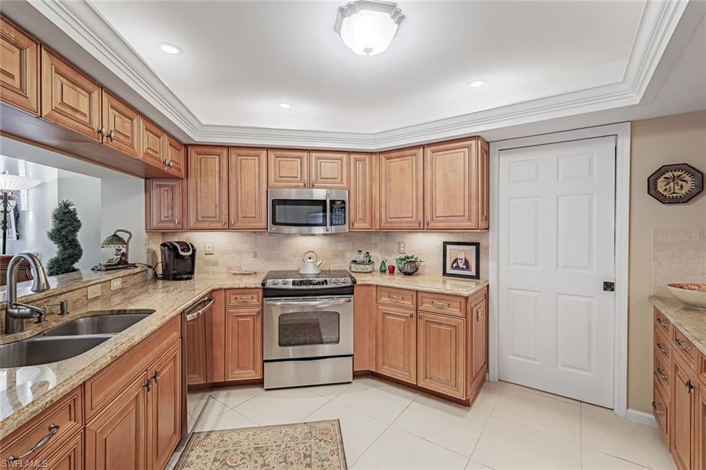 8471 Abbington Cir 1111 Property Photo 7